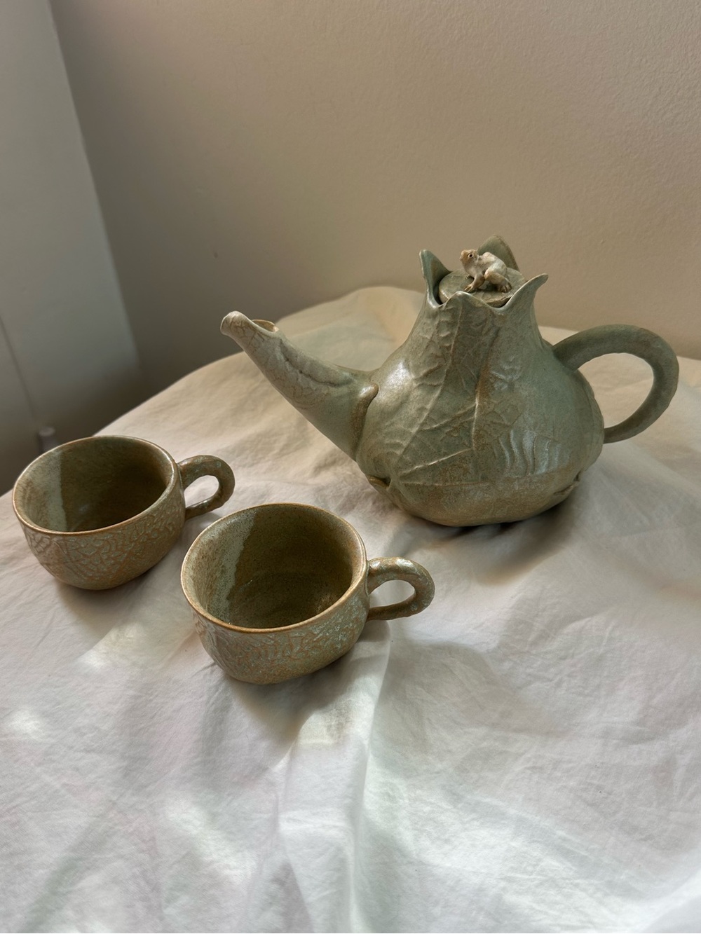 Vintage Frog on Cabbage Teapot